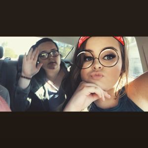 Meet your Posher, Tia